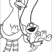 Desenho de Elmo e Garibaldo no parquinho para colorir
