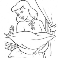 Desenho de Cinderela segurando almofada para colorir