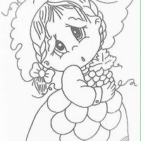 Desenho de Menina segurando cacho de uvas para colorir