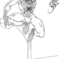Desenho de Homem Aranha agachado para colorir