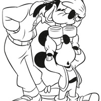 Desenho de Mickey olhando Pateta com binóculo para colorir