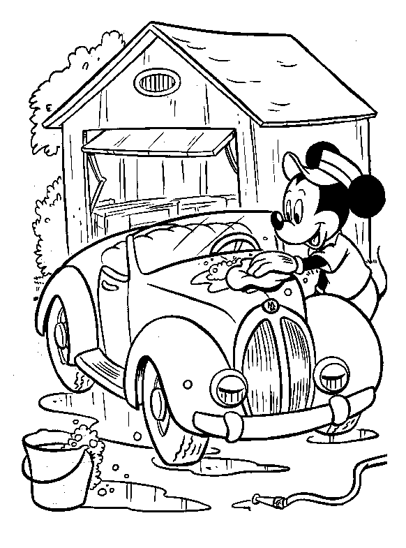 Mickey lavando carro