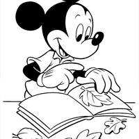 Desenho de Mickey lendo para colorir