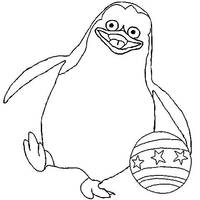 Desenho de Pinguim de Madagascar jogando bola para colorir