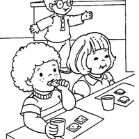Desenho de Crianças na hora da merenda escolar para colorir