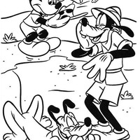 Desenho de Pateta e Pluto rindo do Mickey para colorir