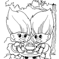 Desenho de Trolls tomando sorvete juntos para colorir