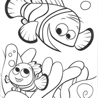 Desenho de Nemo e seu pai nadando no mar para colorir