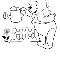 Desenho de Pooh regando as flores no jardim para colorir