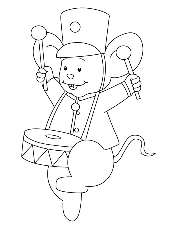 Ratinho tocando tambor