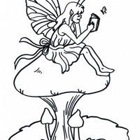 Desenho de Fadinha lendo sentada no cogumelo para colorir