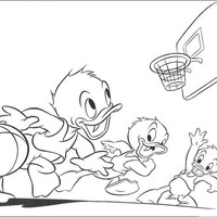 Desenho de Sobrinhos do Donald jogando basquete para colorir