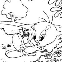 Desenho de Piu Piu deitado no jardim para colorir