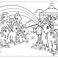 Desenho de My Little Pony tirando foto para colorir
