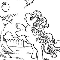 Desenho de Pinkie Pie tentando pegar maçã para colorir