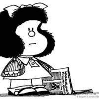 Desenho de Mafalda arrastando livro para colorir