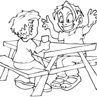 Desenho de Meninos brincando no piquenique para colorir