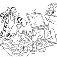 Desenho de Pooh e Tigrão no piquenique para colorir