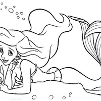Desenho de Ariel no fundo do mar para colorir