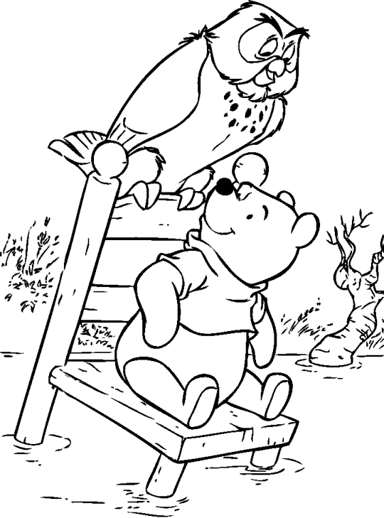 Pooh e coruja na cadeira de madeira