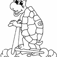 Desenho de Tartaruga se divertindo no patinete para colorir